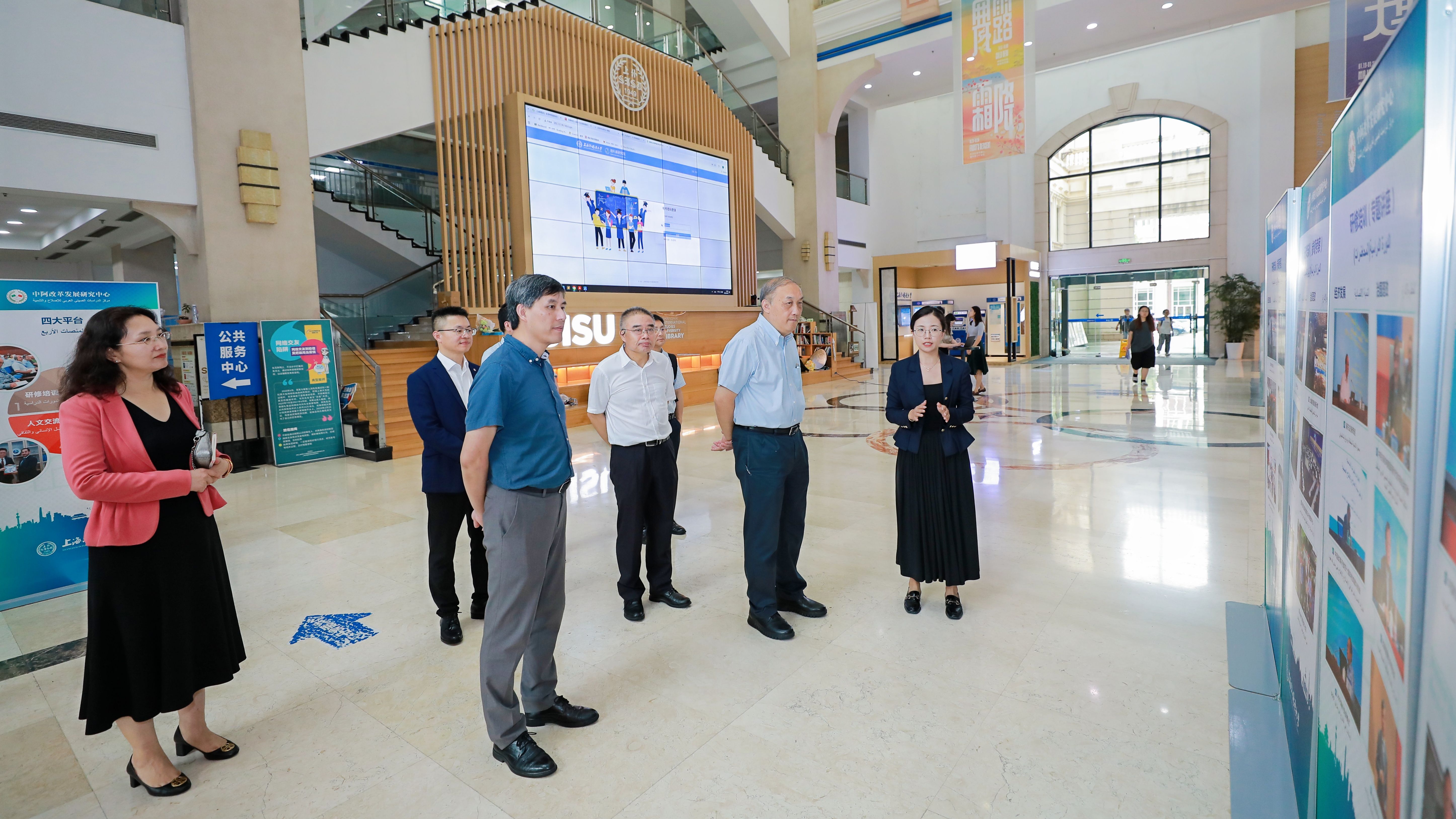 中国国际中文教育基金来上海外国语大学调研指导